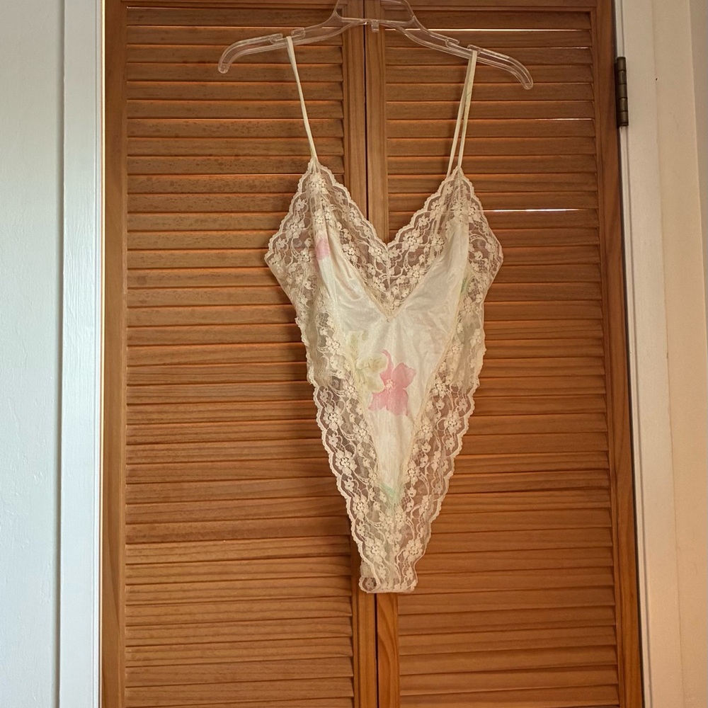 Vintage 80’s Cream Lace Lingerie